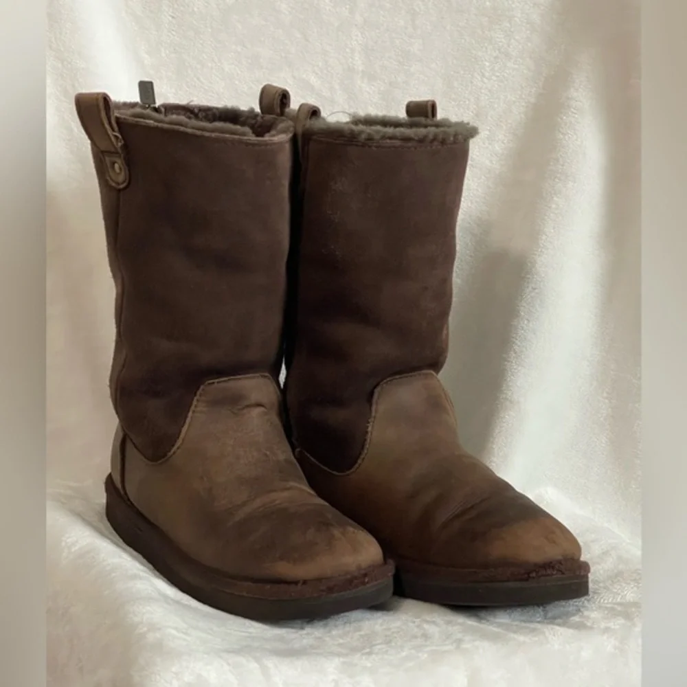 Ugg boots size 5 zip up back brown